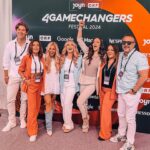 Jasmin Wagner Instagram – NEVER CHANGE A WINNING TEAM! 🏆

Erste Male sind aufregend… 30 Jahre Blümchen bedeutet auch 30 Jahre mit meinem Management @abglanzentertainment 

Das ist auf viele Arten und Weisen etwas Besonderes. 
Von unserer ganz persönlichen Erfolgsgeschichte haben @brittafriedrich und ich nun zum allerersten Mal auf der großen Bühne der @4gamechangers Konferenz in unserer Keynote-Speech berichtet. 🎤🗯️ 

Und Girrrrls & Boiiiiis, haben wir in den 30 Jahren unser Game gechanged!!! 
Sich als junge Frauen in einer männer-dominierten Musikbranche durchzusetzen war eine Große Herausforderung, die viel Mut, Kraft, Charme, strategisches Talent, Gewitztheit, Resilienz, Begeisterung, Kreativität, Fleiß und Durchsetzungsvermögen brauchte. 🎯

Die Erfolge die wir inzwischen verbuchen durften und Titel, die wir tragen dürfen, kann uns keiner mehr nehmen, aber vor allem bin ich dankbar für unsere Freundschaft, das liebevolle Miteinander, den immer konstruktiven Austausch und für den Lebensweg den wir mit soviel Freude, Glück und Vertrauen teilten und auch in Zukunft teilen werden! 💘🍀
1000 Dank an meine Managerinnen @brittafriedrich und @anne_farien für 30 unfassbar starke Jahre! ⏱️

#crazyproud #30Jahreblümchen #herzanherz #oneteam #teamspirit