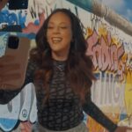 Jasmin Wagner Instagram - DU WILLST BEI DEM MUSIKVIDEO ZU ‚BASSFACE‘ DABEI SEIN? Ganz einfach: die Anleitung dazu findest du im Video! @lizot_official @pazoo.official 🎥📀🎞️🍿📽️🪩 WAS MUSST DU TUN? 1. Poste auf Instagram ein Reel mit dem Offiziellen Sound und dem Hashtag #bassface2024. 2. Lade das Video unter contest.universal-music.de/bassface hoch 3. Fülle das Formular aus und mit etwas Glück bist du dabei 🍀🍀🍀 Zeigt mir euer Bassface! Yeahhhhh🕺🏼 Übrigens: am 12.04. erscheint die neue Single! 🤫🤫🤫 #bassface2024 #newsong #contest #gewinnspiel #musicvideo #bassface