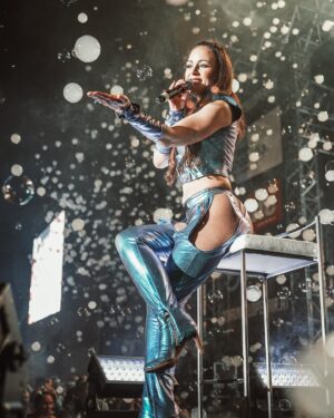 Jasmin Wagner Instagram - VIELEN DANK DONAUINSEL! 🗿🏝️
____

Was war das für ein fantastischer Auftritt mit euch! 
Ihr habt den Abend zu einem ganz besonderen gemacht! 
Vielen Dank an alle, die da waren und fleißig mit uns gefeiert haben
🌸💘🌸💘

📷 Thomas Maurer 

#donauinsel #festival #openair #blümchentour #blümchen2024 #bühnenoutfitt #outfitcheck #throwback #lastshow #performance #ravergirl #blümchenonstage #stage #summer