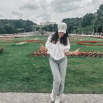 Jasmin Wagner Instagram - Das Zweite Mal Wien im Mai und immer wieder einen Besuch wert. Ich zeige euch einen Einblick in unsere Zeit in dieser traumhaft schönen Stadt vor unserer Show auf dem Donauinsel Open Air 🏝️ Warst du schon mal in Wien? 🍰 #wien #donauinsel #torte #sachertorte #vienna #show #bühnenshow #blümchentour #blümchen2024