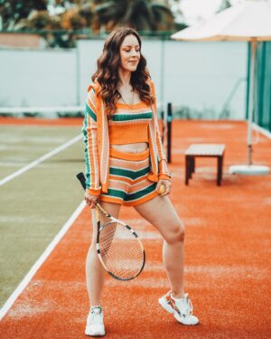 Jasmin Wagner Instagram - LETS HAVE A MATCH 🎾
Mögt ihr Tennis? Was ist euer Lieblingssport? 

@maradivavillas 
#tennis #tenniscourt #sporty #mauritius #maradivavillas