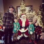 Jasmine Arteaga Sorge Instagram - Santa 🎄❄️🎄#greatwolflodge #happyholidays #myfavoritetimeofyear #christmastree #christmasdecor #mamaofboys ❤️❄️❤️