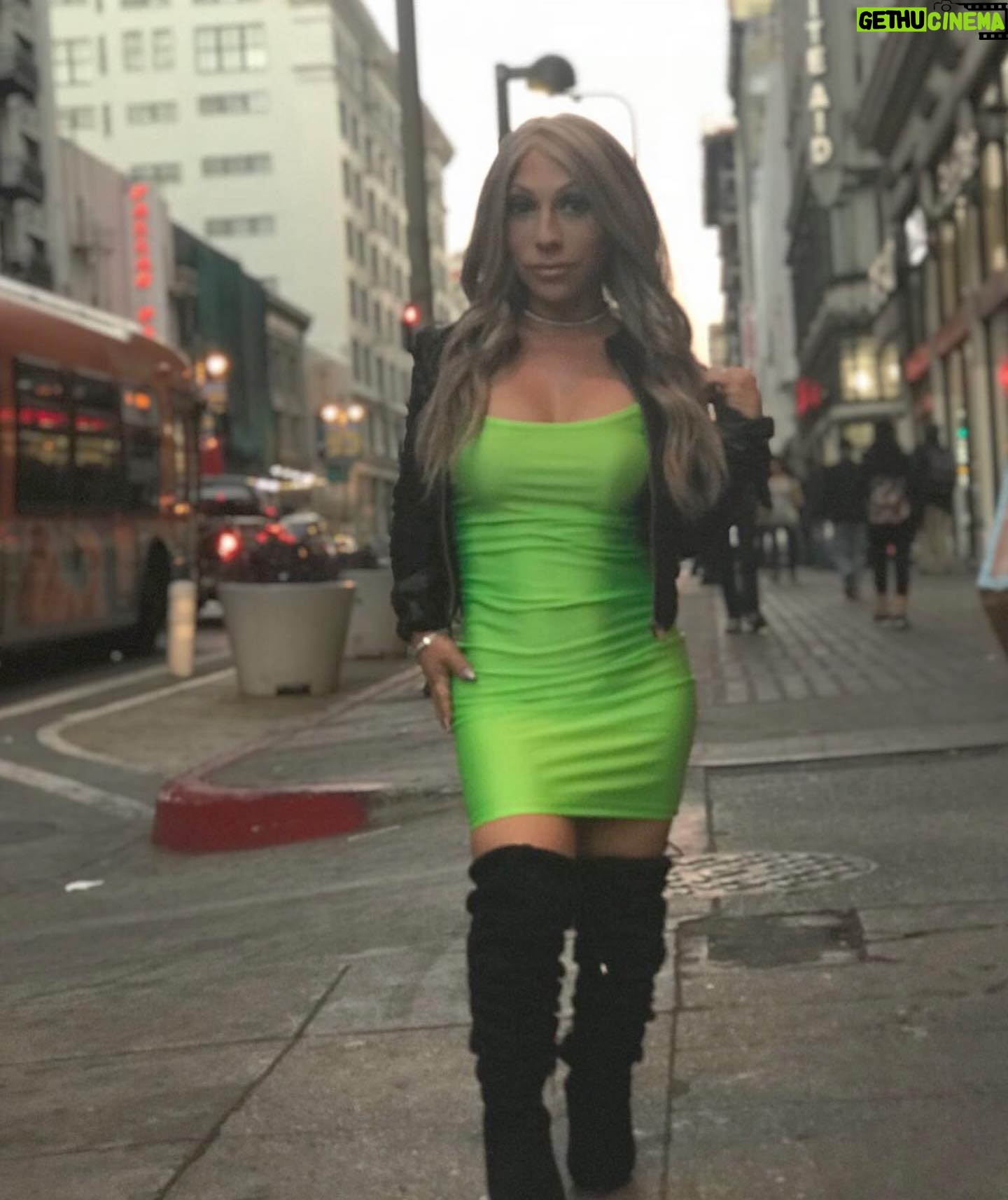 Jasmine Arteaga Sorge Instagram - #tbt #la #allsizesmatter I💚you!