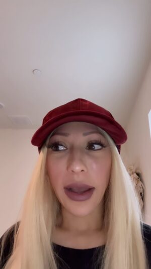 Jasmine Arteaga Sorge Instagram - Hey there 😍 Can’t believe I am sharing pictures WITHOUT my hair. It’s hard to open up about your biggest insecurities, but the feeling of breaking through, feeling free and not caring so much what people think is so worth it!! Everyone has a story, be kind. #feelconfident #hairloss #thinhair #wigs #littleperson #dwarfism #bekind