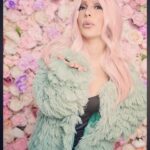 Jasmine Arteaga Sorge Instagram – Kisses for all the love you always show me 💋.Love how much fun I am having with these wigs 🫶 wearing style Magnolia in color muted pink #pinkhair #wigsforsale #wednesdayswewearpink #linkinbio