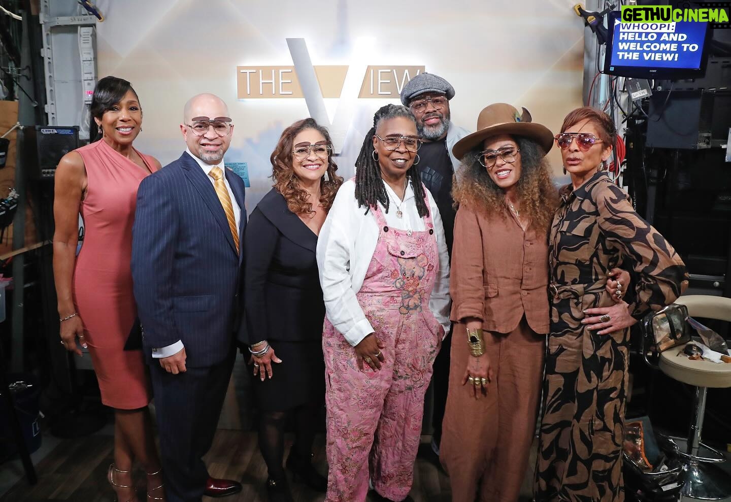 Jasmine Guy Instagram - ‘A Different World’ takes over ‘The View’!✨Thanks to @iamjasmineguy, @kadeem_hardison, @dawnn_lewis, @IAmCreeSummer, @DarrylMBell and @therealdebbieallen for reuniting on our stage — tap the link in bio to watch them look back on the impact of the iconic sitcom 37 years later! 📸: @rkoradioman