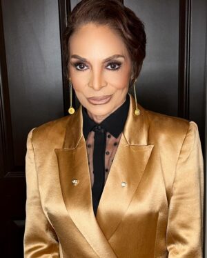 Jasmine Guy Instagram - “Great things happen to those who don’t stop believing, trying, learning, and being grateful.” - Roy T. Bennett 
“I will never stop believing in me, Im teaching, learning daily and I will forever be grateful”
-Jasmine Guy
 
Hair @derekjhair 
Makeup @geishaboii 
Wardrobe @theivyshowroom