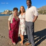 Jasmine Harman Instagram - NEW SERIES! This doesn’t happen very often, but on today’s episode, Househunter Gregg towered over me! Can you guess how tall he is? Singers Debra & Gregg gave me a budget of £150k to find their perfect place in the sun in Murcia. This was one of my favourite episodes and I can’t wait for you to see it. Today 3pm @channel4 @aplaceinthesunofficial #househunting #singers #newseason