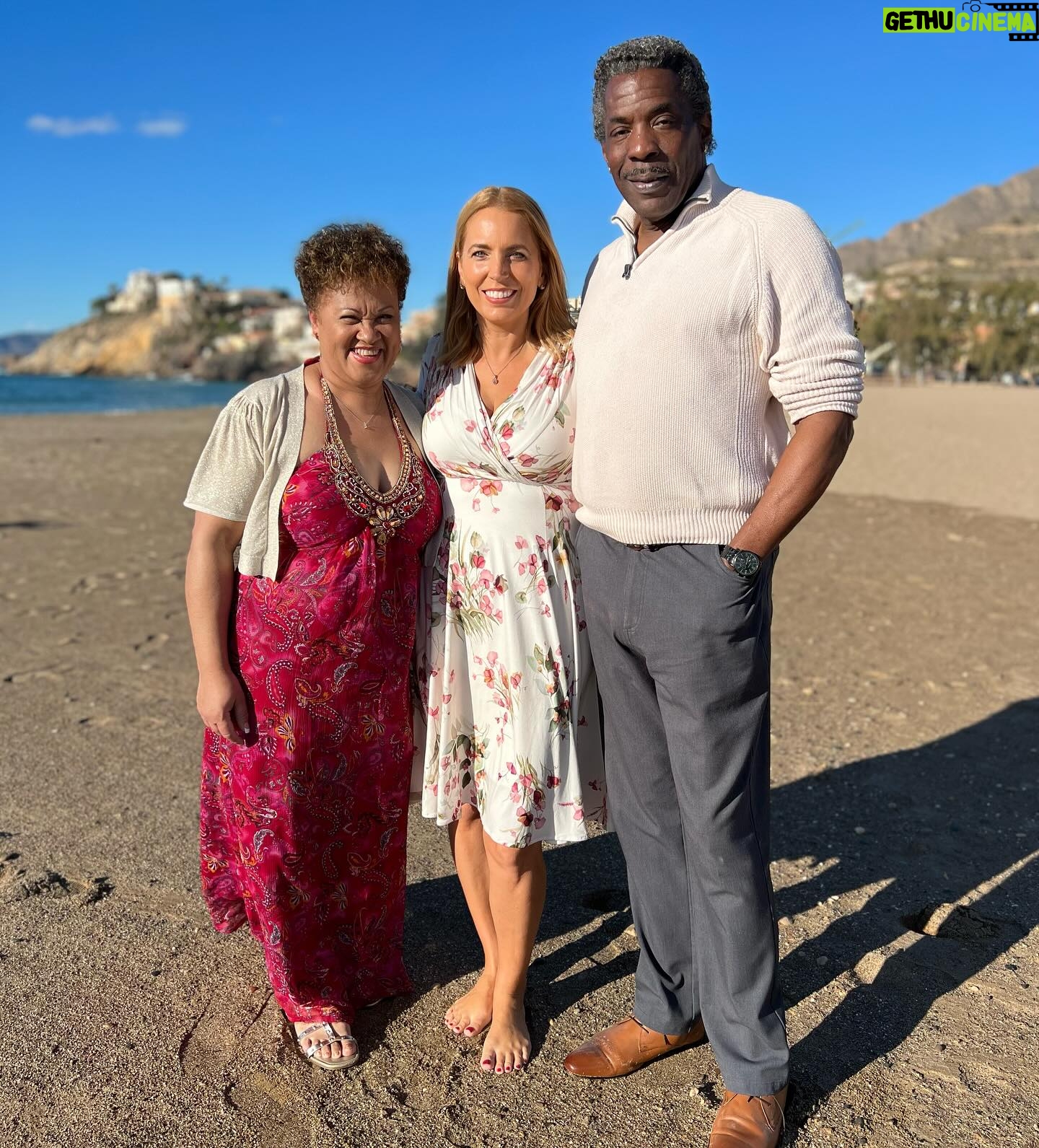 Jasmine Harman Instagram - NEW SERIES! This doesn’t happen very often, but on today’s episode, Househunter Gregg towered over me! Can you guess how tall he is? Singers Debra & Gregg gave me a budget of £150k to find their perfect place in the sun in Murcia. This was one of my favourite episodes and I can’t wait for you to see it. Today 3pm @channel4 @aplaceinthesunofficial #househunting #singers #newseason