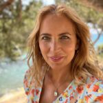 Jasmine Harman Instagram - ☀️New Episode☀️ Today at 4pm on @channel4 I’ll be helping Lisa & Neil find their dream holiday home in Menorca for £250,000! @aplaceinthesunofficial Hands up ✋🏼 in the comments if you’ve visited Menorca? See you at 4 o’clock ☀️ #menorca #holidayhome #newseries #tv #aplaceinthesun