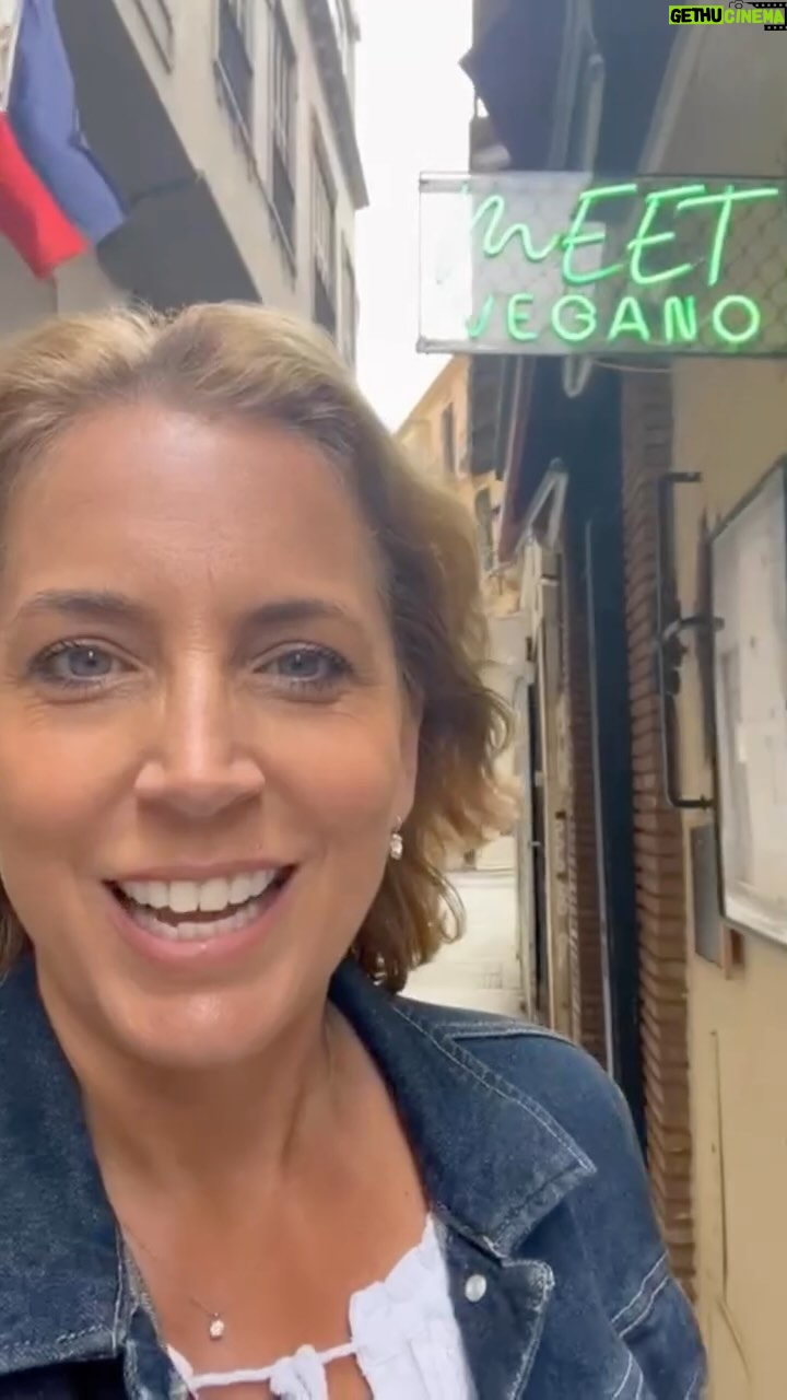 Jasmine Harman Instagram - Veganuary is not just for January? How about Vay? 🌱😜 The kids decided this month that they would like to try a vegan diet for the month of May! 💚 Day one and it’s thumbs up all round, and a lovely family day out too! So what’s next you ask? Sober-June doesn’t quite have the same ring to it, does it? 😂 @weareveganuary @veganuaryespanol @meetvegano #vegan #veganuary #vay