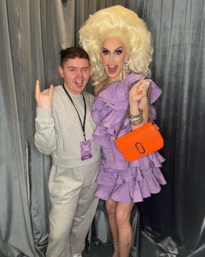 Jasmine Kennedie Instagram - Rupaul says she doesn’t want to see anymore f*^king @hm ….. so I wore it anyway 😂 ! Such an amazing time at @rupaulsdragconuk this year!! Also a huge shout out/thank you  to @lewjizzlefoshizzle for helping me with my booth as well as gifting me this @marcjacobs bag!!! Such an amazing dragcon weekend!! Til next time 🇬🇧 

Hair: @theonlymadd 
Outfit: @hm metaverse collection 
Bag: @marcjacobs 
Ft: @teletubbieshq 

#dragcon #dragconuk #showgirl #frilly #h&m #trans #transwoman #jasminekennedie #rupaul #rpdr #rpdr14 #purple #wigs