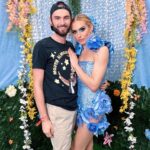 Jasmine Kennedie Instagram - Florals 4 Spring…..Groundbreaking 🌸Dragcon Day 2 🌸 Dress made by: @serand_create Stoned by: me Hair: @anthonymichaelwigs Tights: @stonedbyaleks Earrings: @swarovski #dragcon #rpdr #rupaul #rupaul #flowerpower #effietrinket #jasminekennedie #floralsforspring