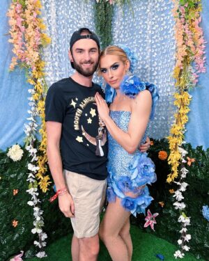 Jasmine Kennedie Instagram - Florals 4 Spring…..Groundbreaking 

🌸Dragcon Day 2 🌸
Dress made by: @serand_create 
Stoned by: me 
Hair: @anthonymichaelwigs 
Tights: @stonedbyaleks 
Earrings: @swarovski 

#dragcon #rpdr #rupaul #rupaul #flowerpower #effietrinket #jasminekennedie #floralsforspring