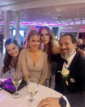 Jasmine Kennedie Instagram - ❤️ I love my family ❤️

Congrats to my wonderful aunt @caitlynnwatkins and her amazing husband on their marriage!! 

So happy I got this weekend to spend time with family I haven’t seen for a while and have missed so much!!