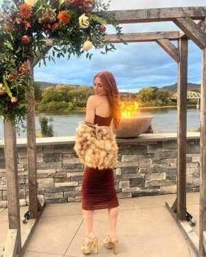 Jasmine Kennedie Instagram - ❤️ I love my family ❤️

Congrats to my wonderful aunt @caitlynnwatkins and her amazing husband on their marriage!! 

So happy I got this weekend to spend time with family I haven’t seen for a while and have missed so much!!