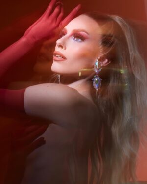 Jasmine Kennedie Instagram - 💋 Take a picture, it’ll last longer 💋

Photos: @ericrichardmagnussen 
Gloves: @xxtastiexx 
Hair: @full.fantasy_wigs 
Earrings: @rubyhymen 

#portait #jasminekennedie #showgirl #trans #transwoman #rpdr #rupaul #dragrace #photography #rpdr14 #lipsyncassasin #beauty #makeup #blonde