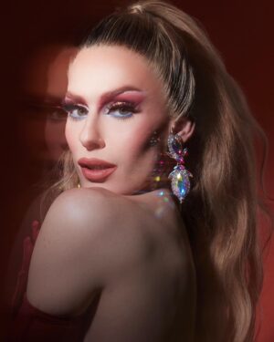 Jasmine Kennedie Instagram - 💋 Take a picture, it’ll last longer 💋

Photos: @ericrichardmagnussen 
Gloves: @xxtastiexx 
Hair: @full.fantasy_wigs 
Earrings: @rubyhymen 

#portait #jasminekennedie #showgirl #trans #transwoman #rpdr #rupaul #dragrace #photography #rpdr14 #lipsyncassasin #beauty #makeup #blonde