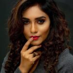 Jasmine Michael Instagram - Happiness is when what you think, what you say and what you do are in harmony. Makeover | @pillayasbalan.official Hairdo | @pillayshairstudiohq Photography | @sivanoliphotography | @j.u.s.t.j.a.i #jm#collection#shoot#pillayshairstudio#pillayasbalan