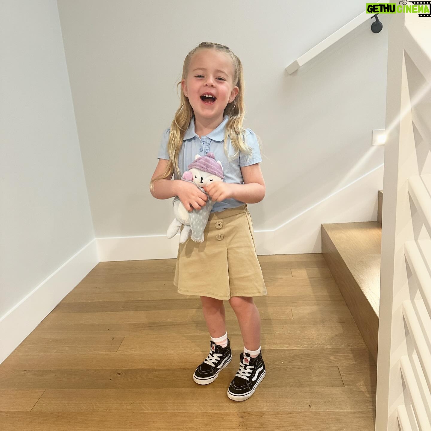 Jasmine Roth Instagram - Lots of love for people who have camera rolls filled with 15 of the “same” photo, but you can’t bring yourself to get rid of a single one. 🥹🥹 Oh and for school uniforms…they make our mornings so much happier. 💆🏼♀️ #BuildYourHappy #MyWholeHeart #RothFamilyStory