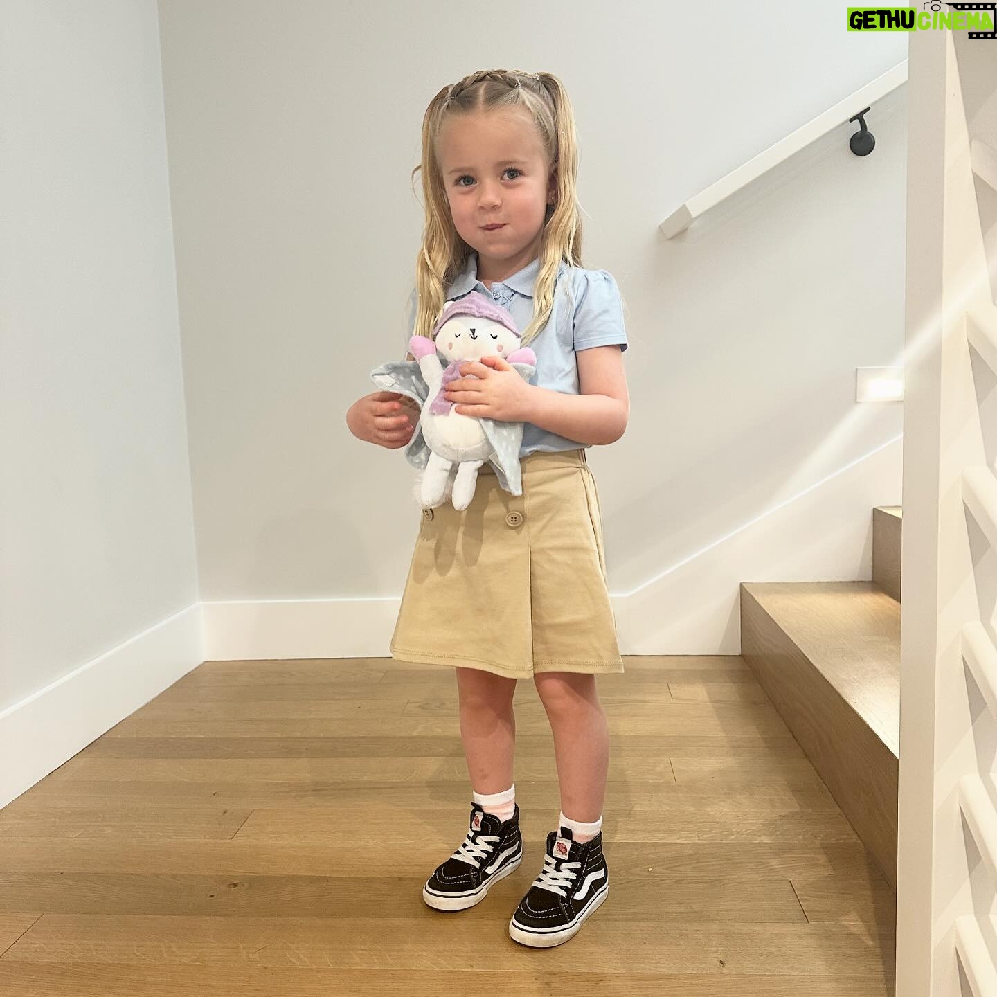 Jasmine Roth Instagram - Lots of love for people who have camera rolls filled with 15 of the “same” photo, but you can’t bring yourself to get rid of a single one. 🥹🥹 Oh and for school uniforms…they make our mornings so much happier. 💆🏼♀️ #BuildYourHappy #MyWholeHeart #RothFamilyStory