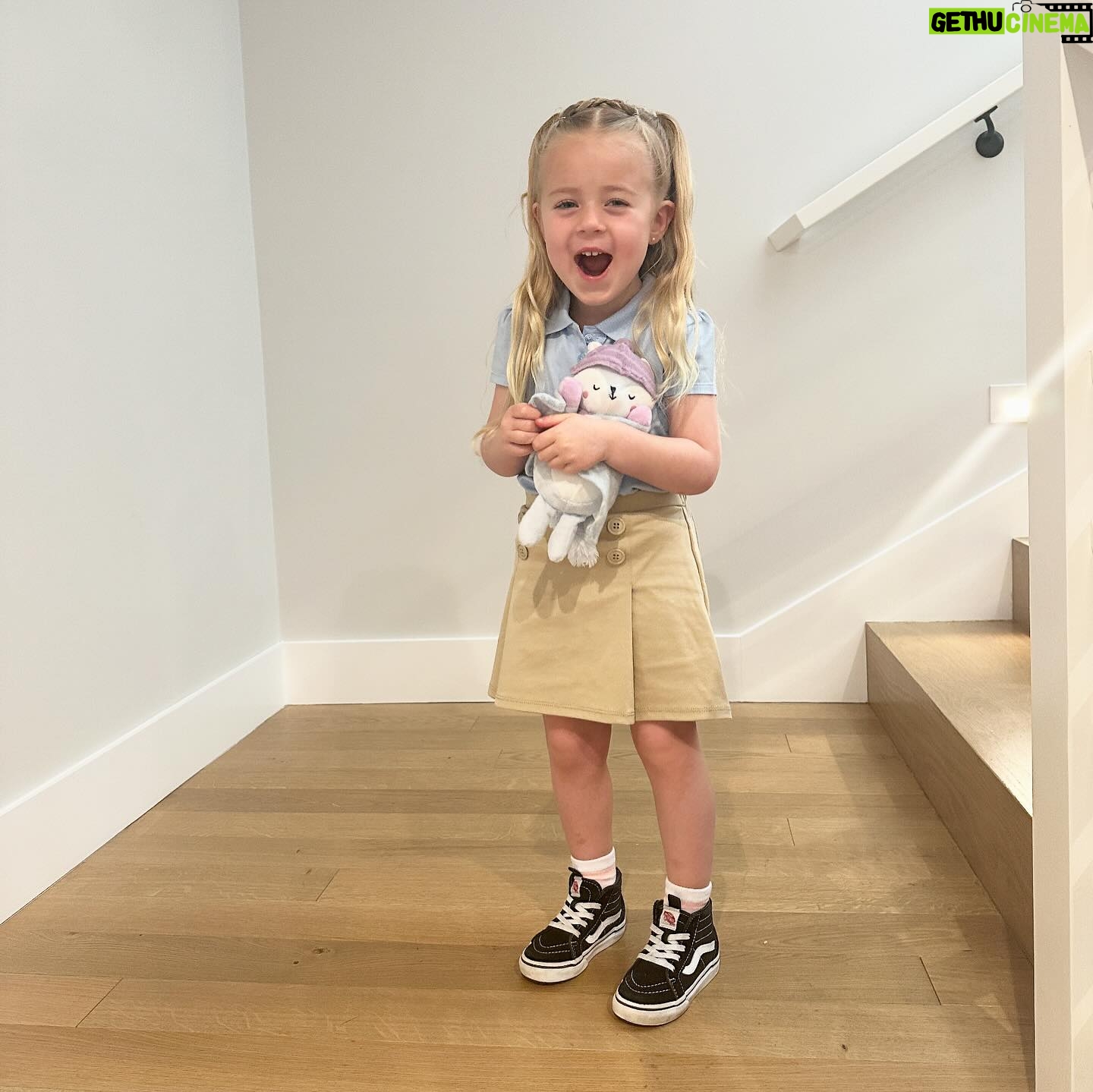 Jasmine Roth Instagram - Lots of love for people who have camera rolls filled with 15 of the “same” photo, but you can’t bring yourself to get rid of a single one. 🥹🥹 Oh and for school uniforms…they make our mornings so much happier. 💆🏼♀️ #BuildYourHappy #MyWholeHeart #RothFamilyStory