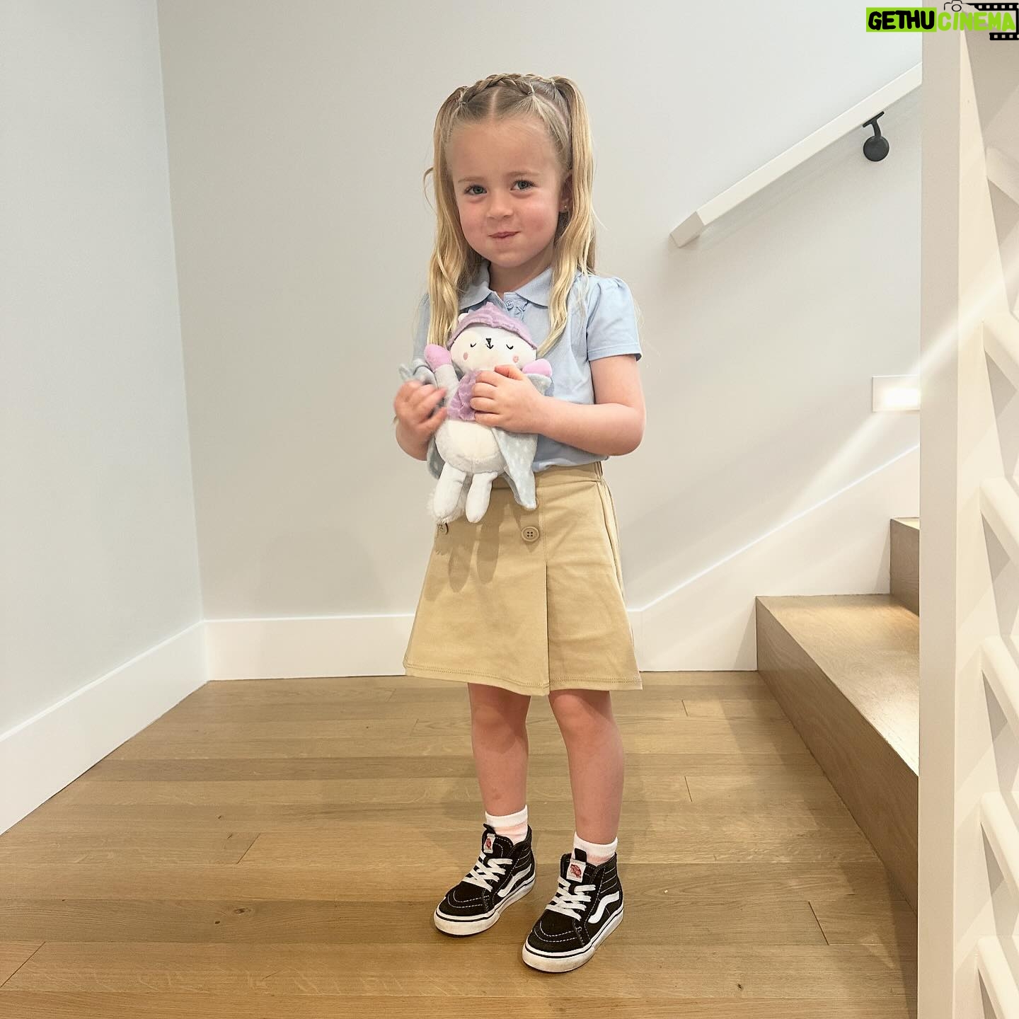 Jasmine Roth Instagram - Lots of love for people who have camera rolls filled with 15 of the “same” photo, but you can’t bring yourself to get rid of a single one. 🥹🥹 Oh and for school uniforms…they make our mornings so much happier. 💆🏼♀️ #BuildYourHappy #MyWholeHeart #RothFamilyStory