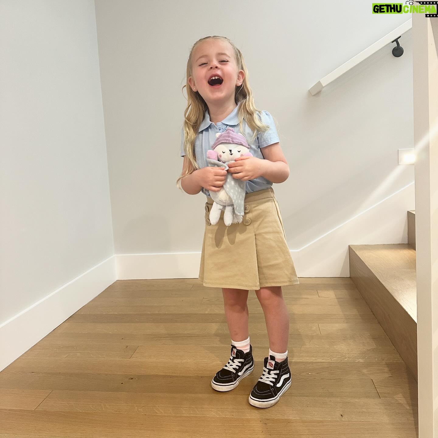 Jasmine Roth Instagram - Lots of love for people who have camera rolls filled with 15 of the “same” photo, but you can’t bring yourself to get rid of a single one. 🥹🥹 Oh and for school uniforms…they make our mornings so much happier. 💆🏼♀️ #BuildYourHappy #MyWholeHeart #RothFamilyStory