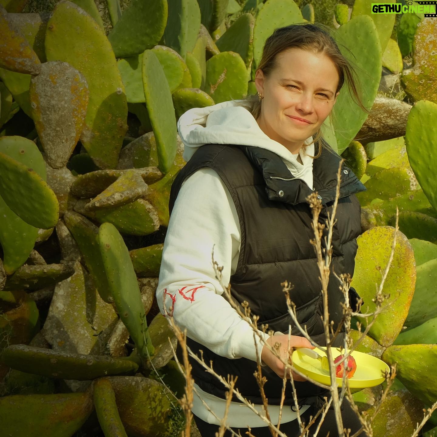 Jasna Fritzi Bauer - 1.3K Likes - island life pt. I #livinlavidaloca #spain