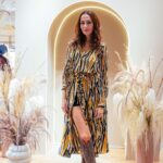 Javiera Díaz de Valdés Instagram - VLOG MANGO del Miércoles pasado preparándome para la reapertura de la tienda Mango en Alto las Condes @falabella_cl 🥭 ¡Preciosa colección!