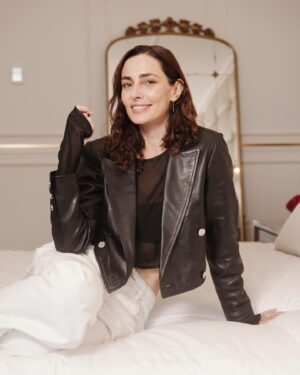 Javiera Díaz de Valdés Instagram - AMÉN ROOM en @hotelbidasoa x @amenleather y @grisanticussen_cl y esa chaqueta de la última colección de @amenleather de la querida @belemunozg @thecollectivecl 🦢 gracias por la invitación. 🤍