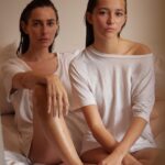 Javiera Díaz de Valdés Instagram - MADRE @rosamackenna para @libra_skincare @carlosortegaphoto @maria_paz_urra_ @pilaralemparte_diseno #eligelocal #skincare