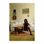 Javiera Díaz de Valdés Instagram - Tarot, Bicho y @toruandnaoko en mi 🏡 Fotos @camleguizam MUA @maria_paz_urra_