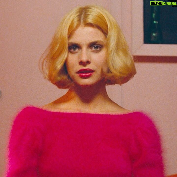 Javiera Díaz de Valdés Instagram - La actriz @javdiazdevaldes nos recomienda sus películas favoritas disponibles en @mubilat. ¿Ya las viste? Cuéntanos en los comentarios. Recuerda que puedes obtener mes de subscripción gratis a Mubi ingresando en MUBI.COM/GALIO #movierecommendation #mubi #movie #peliculas #cinema #cinephilecommunity