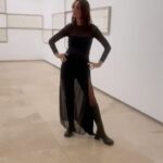 Javiera Díaz de Valdés Instagram - No se pierdan el talento de @lorenzabas.brand diseñadora de vestuario. Tiene una colección preciosa y moderna, exquisita y para distintas ocasiones. Ayer en lo de @mubilat #ascensoycaidajohngaliano en @galeriapatriciaready #lofficielmeets