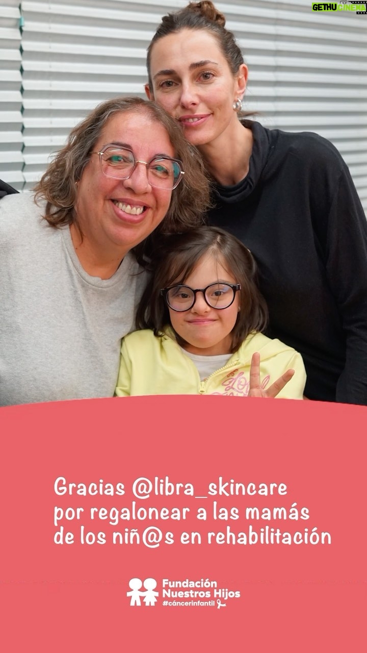 Javiera Díaz de Valdés Instagram - ¡Las mamás merecen ser regaloneadas siempre! 💛 Y así lo hizo @libra_skincare entregando un emotivo momento a las madres cuidadoras de un hij@ con cáncer 🎗. ¡Gracias por esta experiencia!