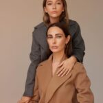 Javiera Díaz de Valdés Instagram - Felices y agradecidas de ser parte de la última portada de @lofficielchile para este día de la madre. Gozamos en la sesión de fotos y muy cómodas en la entrevista, hablando de nuestra relación, recuerdos y proyectos con @rosamackenna y por supuesto de mi marca @libra_skincare Aquí van las fotos preciosas hechas por equipo de lujo. Dejo link en bio para quienes quieran leerla. Foto @carlosortegaphoto Estilismo @romimoralesr asistente @cris.zeladda Maquillaje, pelo y tanta creatividad @maria_paz_urra_ asistida por su maravillosa hija @makeupbygaila con productos de la marca de maquillaje chilena @okwu_chile Entrevista @polmedok Gracias @jaguilerav por tratarnos como reinas. #lofficielchile