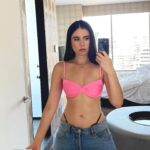 Javiera Mena Instagram - La luna está llena mi cama vacía… Ya lista para cruzar la cordillera 🏔️✈️ 🇦🇷 Nos vemos en Argentina este sábado 11 en Córdoba @clubparaguay y el domingo en mi amada Buenos Aires @nicetoclub ¡Manija es poco! Sinceramente suya Javiera🌹