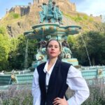 Javiera Mena Instagram - Les comparto unas imágenes de estos inspiradores y profundos días en Escocia 🏴󠁧󠁢󠁳󠁣󠁴󠁿 tierra de castillos, catedrales góticas con mucha magia celta en el ambiente 🧝🏾‍♀️ 📸 @manolo_one_person