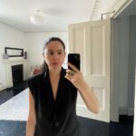 Javiera Mena Instagram - Les comparto unas imágenes de estos inspiradores y profundos días en Escocia 🏴󠁧󠁢󠁳󠁣󠁴󠁿 tierra de castillos, catedrales góticas con mucha magia celta en el ambiente 🧝🏾‍♀️ 📸 @manolo_one_person