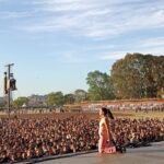 Javiera Mena Instagram – ¡Gracias Buenos Aires! ¡Gracias @primaverasoundbuenosaires! Esta vez una NOCTURNA bajo el dorado☀️ ¡Les confieso me quede re manija por tocar más canciones! 😮‍💨 por eso mismo seguro que volveremos muy pronto!! Les quiero mucho hermanas, y me quedo unos días más aquí disfrutando de cómo brilla el aire 🌬 forever suya 🌹 Javi 🍸🌃