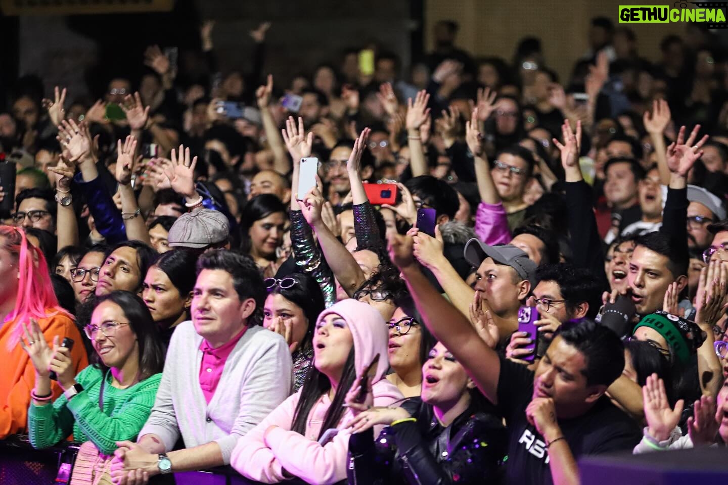Javiera Mena Instagram - ¡Gracias México de mi alma! 🇲🇽 Espero pronto volver a verles, cantan muy bonito 🥹💗 📷 @edgarsagra