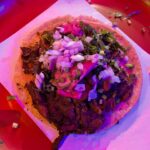 Javiera Mena Instagram - ¡Hola gays de Mexico 🇲🇽! Ya estoy aquí! 🤩 disfrutando de las delicias que se me presentan en cada esquina 🌮 🍉 🥭 Ya queda menos para encontrarnos este sábado en el @foroindierocks, en donde también celebraremos mi cumple 🎁 No se imaginan lo inspirador que es para mi estar acá 🥹 Nos vemos! 🩷 Boletos en mi bio 🎹