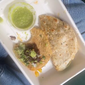 Javiera Mena Instagram - ¡Hola gays de Mexico 🇲🇽! Ya estoy aquí! 🤩 disfrutando de las delicias que se me presentan en cada esquina 🌮 🍉 🥭 
 Ya queda menos para encontrarnos este sábado en el @foroindierocks, en donde también celebraremos mi cumple 🎁 No se imaginan lo inspirador que es para mi estar acá 🥹
 Nos vemos! 
 🩷 
 Boletos en mi bio 🎹