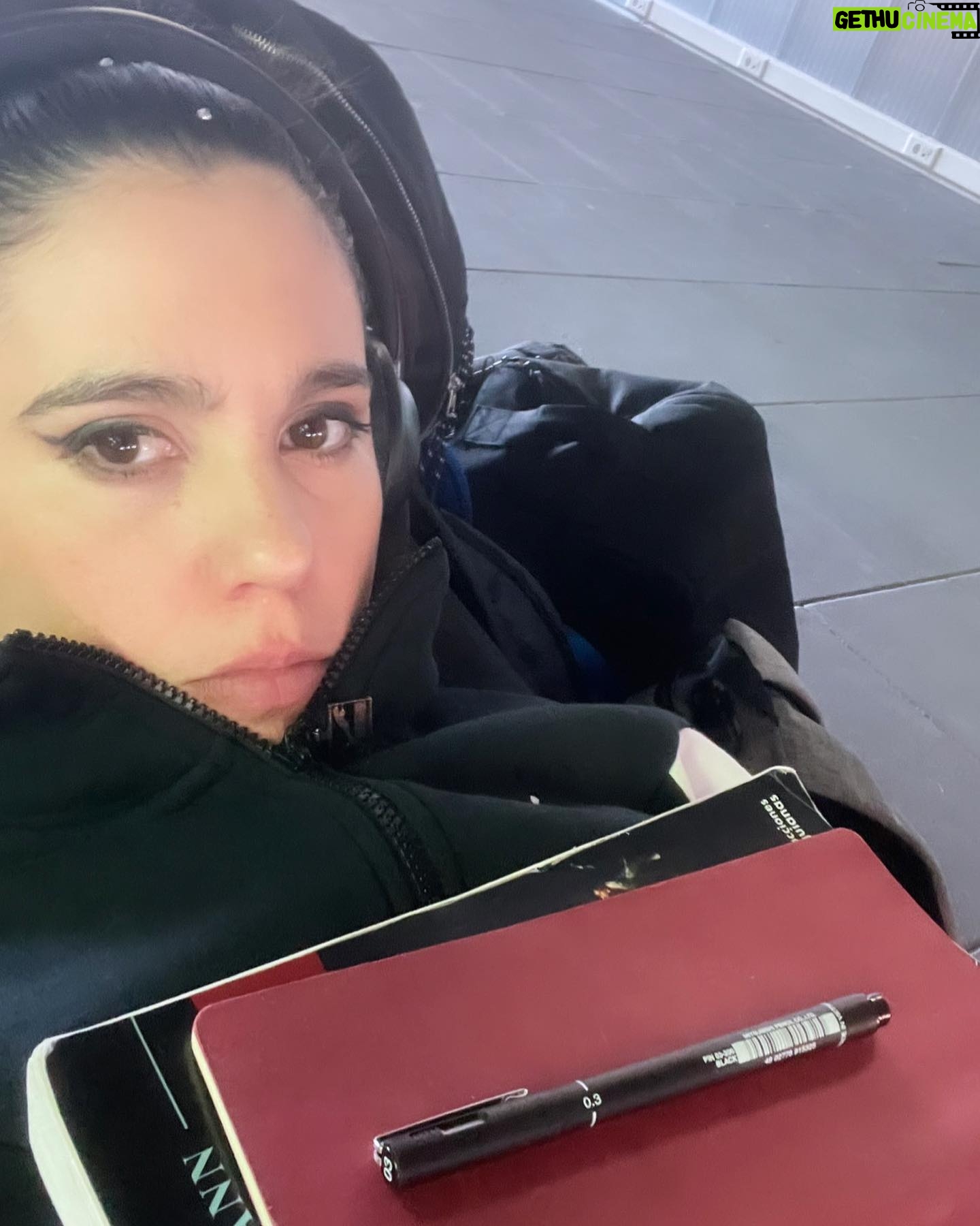 Javiera Mena Instagram - En medio de la partida del gran Ryuichi Sakamoto💔✨ hemos tenido un intenso y soleado fin de semana en la dorada Valencia 🌞 con un concierto al sol en el @serialparcvalencia en donde en pleno día pudimos, gracias a ustedes 🥲 trasladarnos al Nocturna Tour 🌃 espero verles pronto y volver a disfrutar de tan maravillosa ciudad. 🫶VALENCIA💓