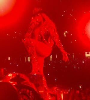 Jaylen Barron Instagram - Im one of one 
Im number one 
Im the only one 

Soaking in the energy. And opening my soul to new experiences, with my best friend @cocojones 💖