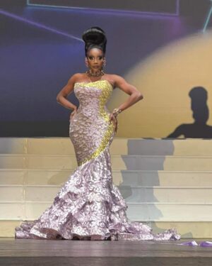 Jazelle Barbie Royale Instagram - Me looking out in the audience seeing the table he prepared for me. This was a weekend I will never forget. The human in me almost allowed "people" to throw me off my game, I could literally feel the negative energy from those that wanted me to fail. For those reading this stay focused,know who you are, do what you came to do and remember light and love were always conquer all ￼