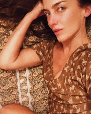 Jazmín Stuart Instagram - La cama de hotel, el vestido y el extraño episodio del composé.