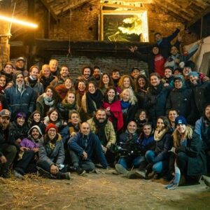 Jazmín Stuart Instagram - Terminamos el rodaje de MEDUSA y todavía no encuentro palabras para describir lo que fue esta odisea que llevó 3 meses y medio de rodaje pero para mi significó casi 1 año de mi vida (y sigue!)
Solo puedo decir GRACIAS a esta tribu llena de amor, talento y empuje con la que volvería a laburar mil veces más.
Fui feliz cada jornada, lo disfruté sabiendo que era una experiencia única. No es común emprender algo tan inmenso, desafiante y épico. Luchamos contra un millón de obstáculos, pero siempre fuimos de la mano, cubriéndonos las espaldas y abrazándonos después de cada batalla.
Me llevo todo lo que aprendí de cada une. Me enseñaron un montón. 
Y sobre todas las cosas, valoro la humanidad, la camaradería, y el entusiasmo que nos sostuvo hasta el final. El amor por nuestro trabajo, que siempre pudo contra cualquier adversidad.
Gracias, gracias, gracias por poner el cuerpo y el corazón.
Les quiero para siempre.

.
.
@solevillamilok @candelivetrano @gastondalmau @violeurtizberea @soyjoaquinf @moraperetti_ @martinslipak @abadimariaok @flordyszel @felix__santamaria @mericanale @moroanghileri @valenpetrilli_ @juanignaciocane @franciscodonovan @johannachiefo @facuespinosaok @elpumagoityok @fabianarenillas 
.
@bazillogonzalo @natxuferre @liliepopovich @jan.zolo @flor.orce @mi.garcia @carcaliani @lanati_h 
.
@ferlorenzale @machigoth @marianlaguzzi @mariano.maximovicz @jesica.jotabe @annakarenph @valtochi @furytia @joydrago @cinti.pinasco @girbinoa y todo el equipo de cámara, grip, eléctricos, drone. 📸@agussballes
.
@hernanseverino @juan_i_t_ @lucas.tartaglia @baldino.lara @joacodb y Santi.
.
@lachancha1 @juan_ignacio_garri @agusgoni @can3d2 , Nico “Niño” Giorgis, Peto, Joaco, Agus,, Gaby y equipo de producción.
.
@sebaroses @jimenamejuto y todo el equipo de arte
.
@burgos_punto_com @inesoloine @lujan_villavicencio 
.
@monica.toschi @jackieesuarez @florpintog @taniagalli y Ingrid
.
@wesley_felixx @jojojollobet y equipo de montaje y post.
.
El equipo sheriff covid, les amigues de catering, camiones y traslados.
.
@juampamiller y toda la gente hermosa de @tareafinacine 
.
@artindez_guion @loqueveoloposteo 
.
@valepuccio y el equipo increíble de @vis_global y @paramountplusla