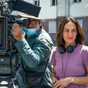 Jazmín Stuart Instagram - Acá estamos.
Segunda semana de rodaje de #Medusa, la nueva serie de @paramountplusla, que de la mano de 
@vis_global @viacomcbs y con la producción local de @tareafinacine estamos materializando.
.
.
 @juampamiller @lanati_h @bazillogonzalo @sebaroses @ferlorenzale @hernanseverino  @burgos_punto_com  @monica.toschi y muches más, trabajando todos los días junto al elenco incansable que conforman @solevillamilok @candelivetrano @violeurtizberea @martinslipak @gastondalmau @flordyszel @abadimariaok @mericanale @soyjoaquinf @moroanghileri @felix__santamaria @moraperetti_ @juanignaciocane @elpumagoityok @johannachiefo @valenpetrilli_ @franciscodonovan Facundo Espinoza @fabianarenillas 
.
.
.
Vamos que nos queda un camino de 11 semanas por delante.
.
.
Que sea puro disfrute. ♥️🎬